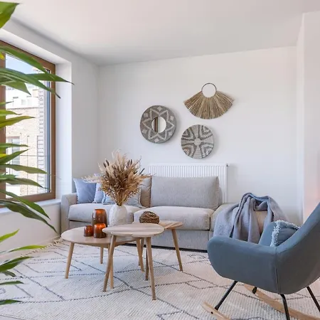 아파트 Huswell - Stylish With Terrace Near The